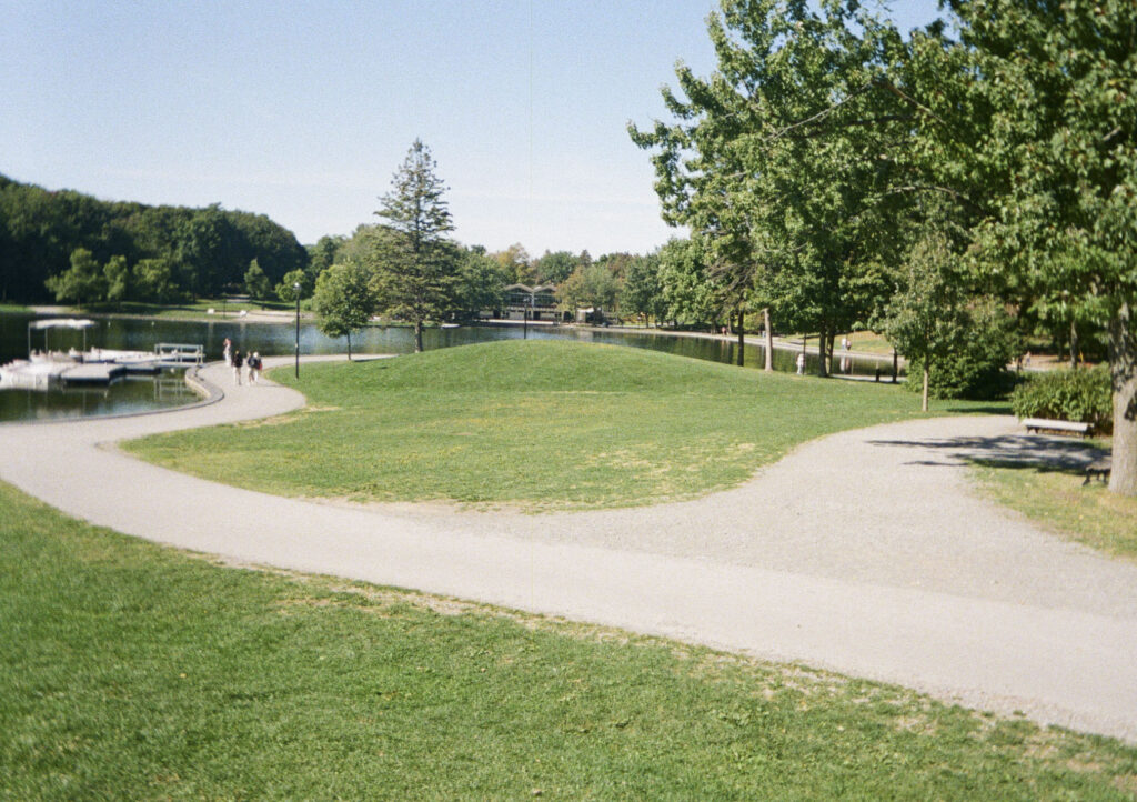 The walking path at Beaver Lake (Lac aux Castors)